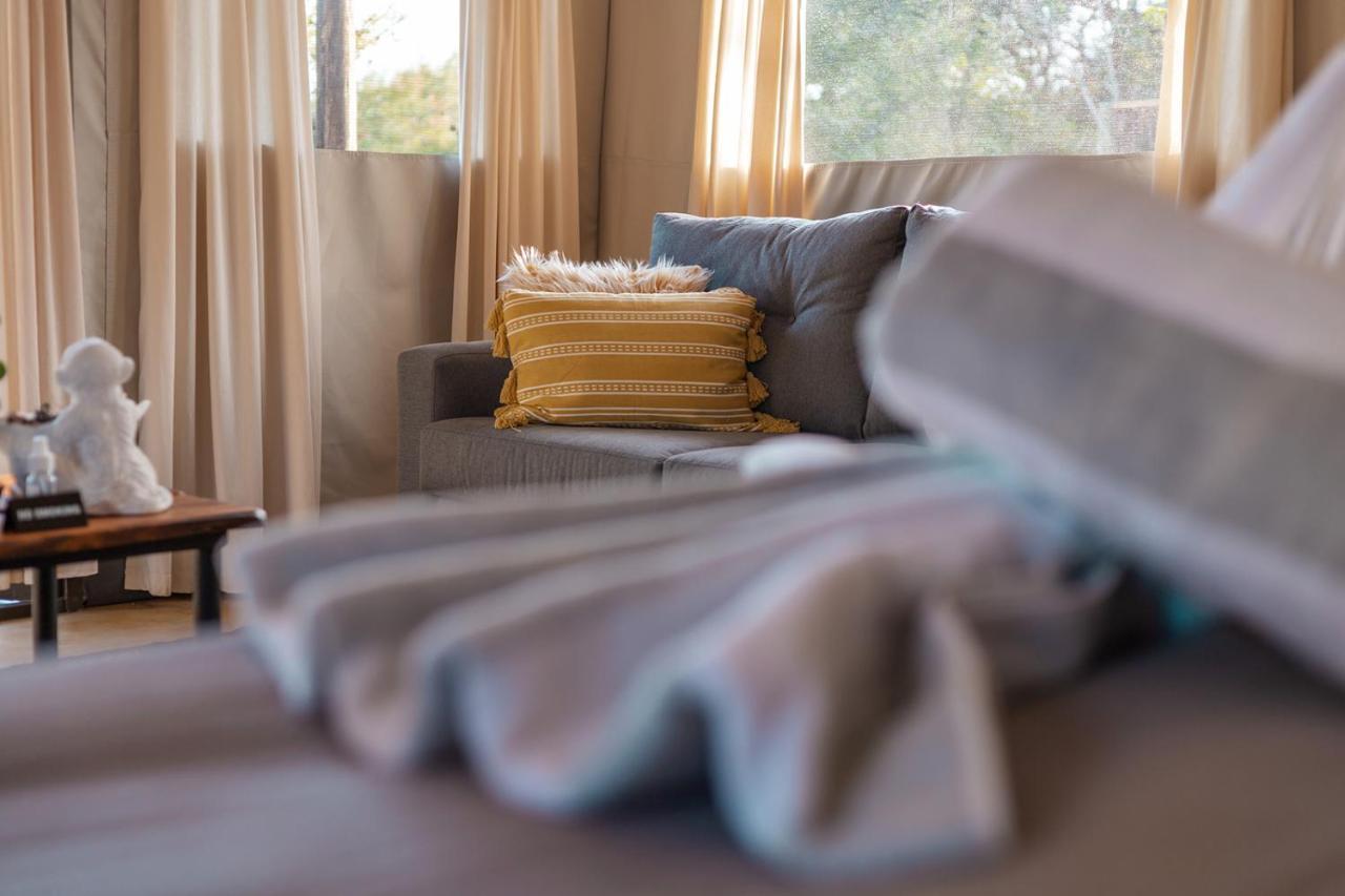 Umkumbe Bush Lodge - Luxury Tented Camp เขตอนุรักษ์พันธุ์สัตว์ป่าซาบีแซนด์ ภายนอก รูปภาพ