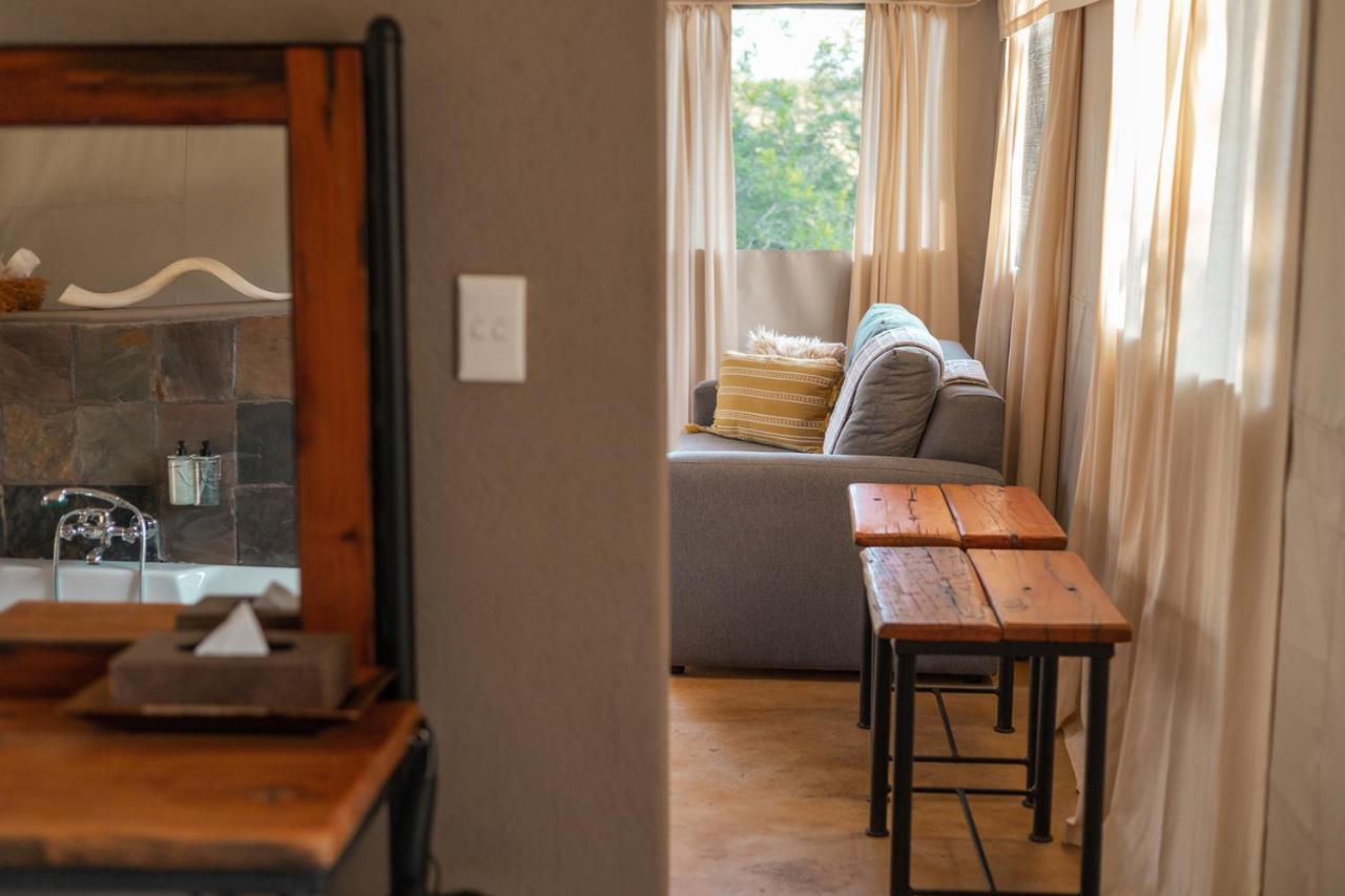 Umkumbe Bush Lodge - Luxury Tented Camp เขตอนุรักษ์พันธุ์สัตว์ป่าซาบีแซนด์ ภายนอก รูปภาพ