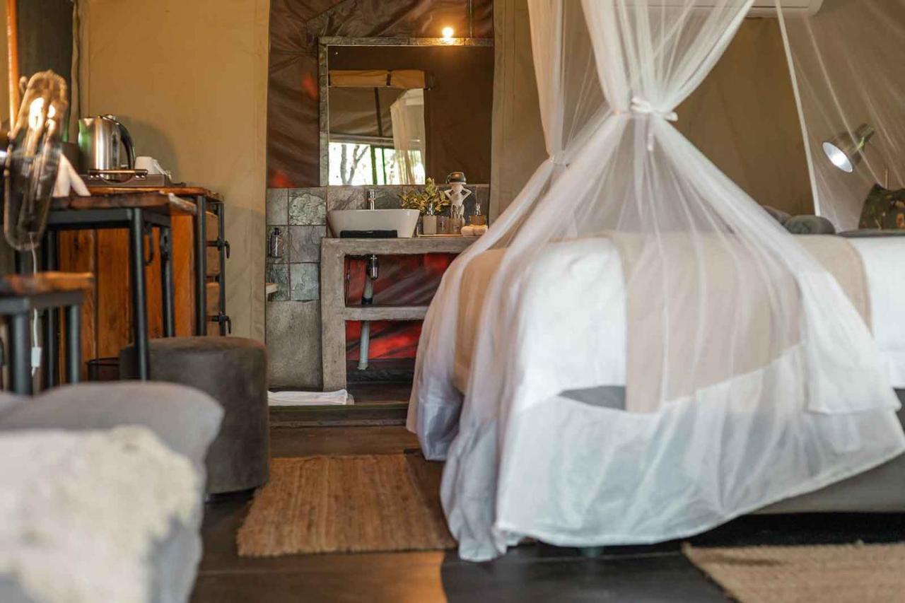 Umkumbe Bush Lodge - Luxury Tented Camp เขตอนุรักษ์พันธุ์สัตว์ป่าซาบีแซนด์ ภายนอก รูปภาพ