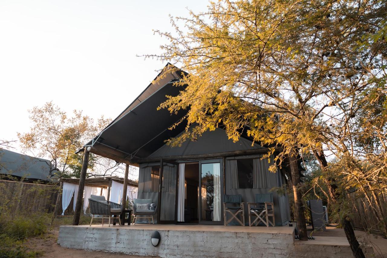 Umkumbe Bush Lodge - Luxury Tented Camp เขตอนุรักษ์พันธุ์สัตว์ป่าซาบีแซนด์ ภายนอก รูปภาพ