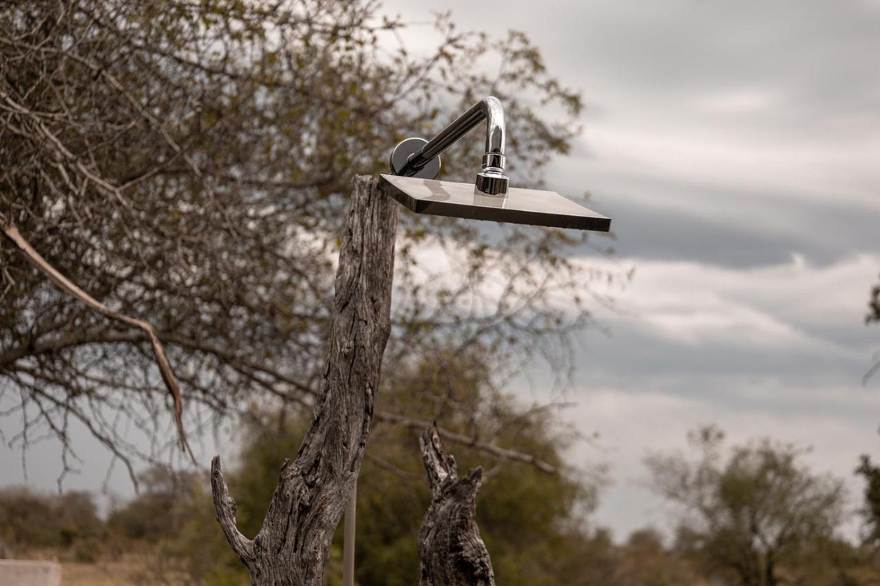 Umkumbe Bush Lodge - Luxury Tented Camp เขตอนุรักษ์พันธุ์สัตว์ป่าซาบีแซนด์ ภายนอก รูปภาพ