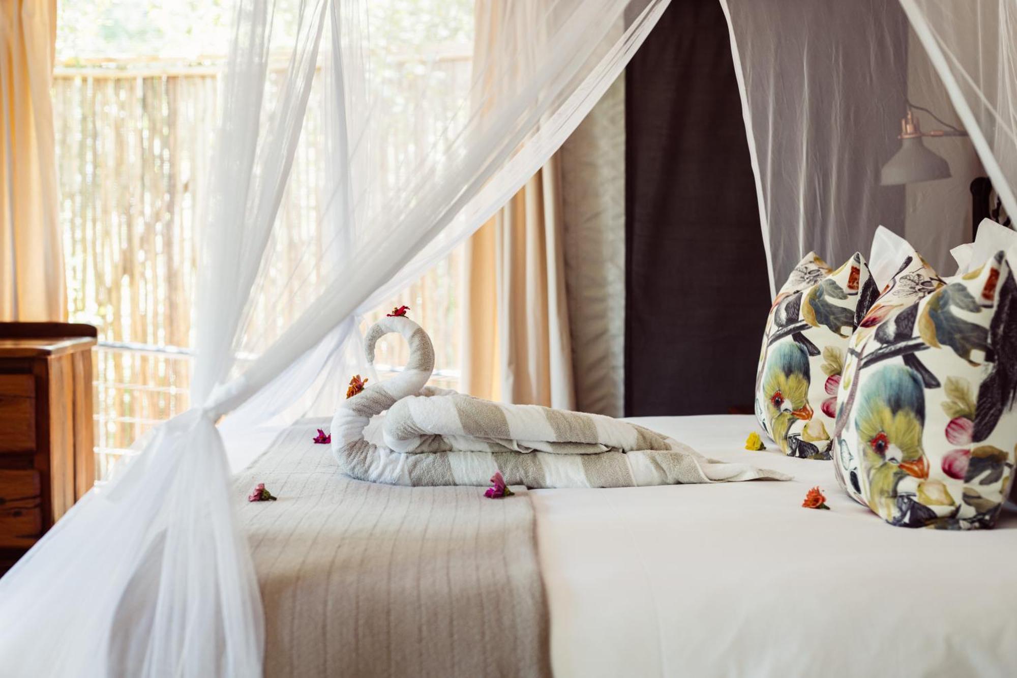Umkumbe Bush Lodge - Luxury Tented Camp เขตอนุรักษ์พันธุ์สัตว์ป่าซาบีแซนด์ ภายนอก รูปภาพ